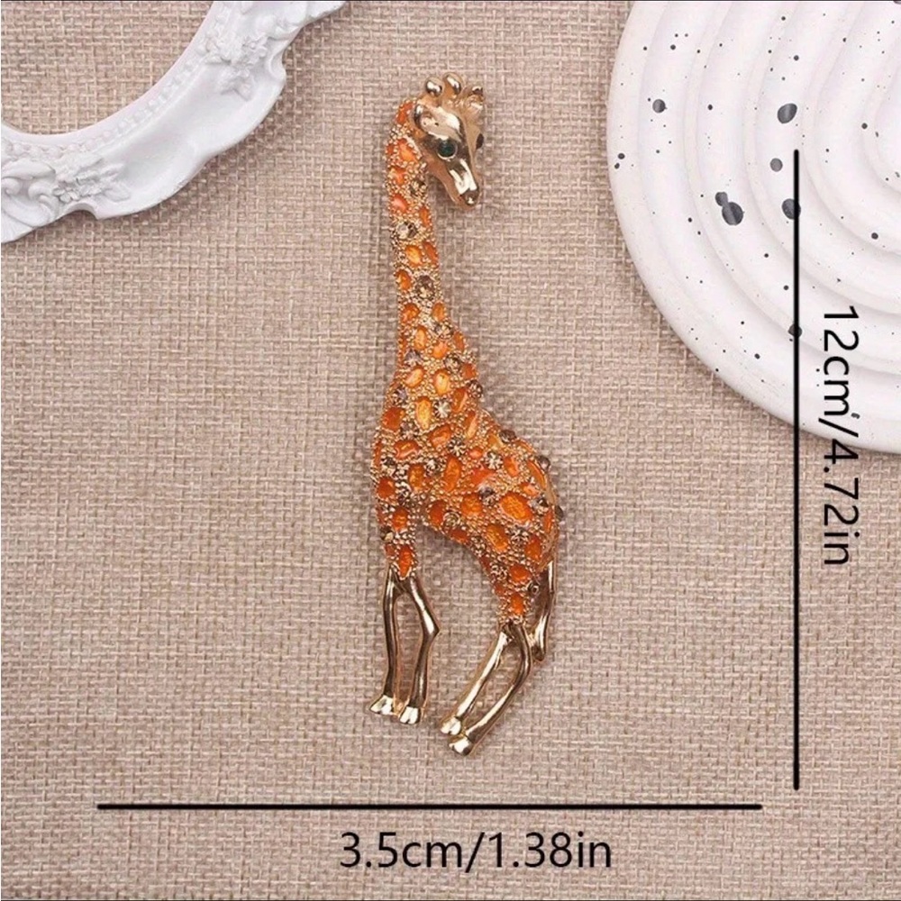 Colorful Giraffe Brooch - Picture 3 of 3
